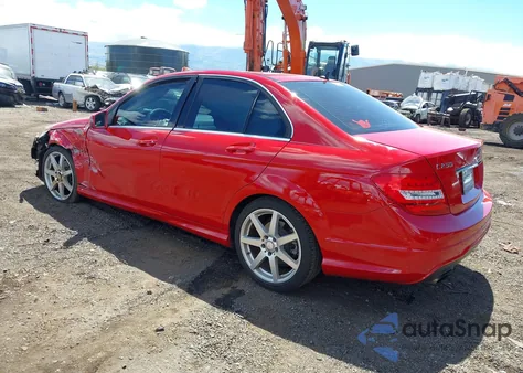 2014 Mercedes-Benz C 250 Luxury/Sport из США, поврежденный, VIN WDDGF4HB3EA952668